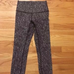 Lululemon Wunder Under 7/8 pants. Size 4!